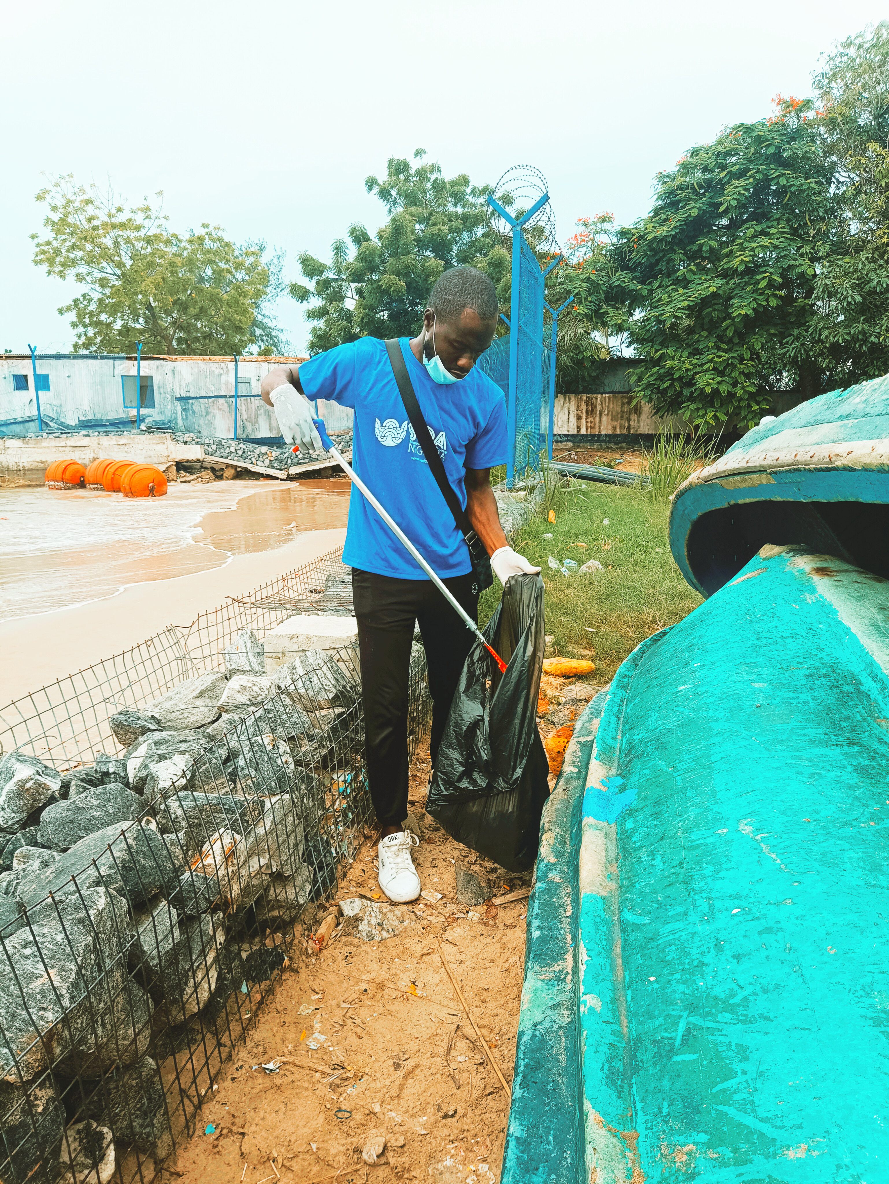 Beach cleanup volunteers